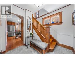 39 BORDEN Avenue N - 8