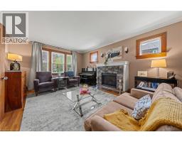 39 BORDEN Avenue N - 9