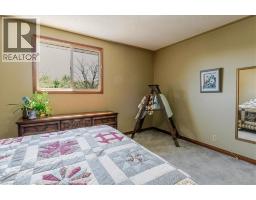 34 WOODFIELD Avenue - 22