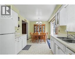 203 MOFFAT Drive - 12