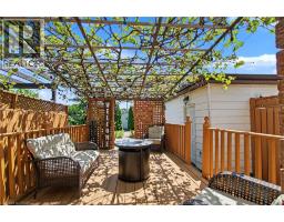 203 MOFFAT Drive - 22