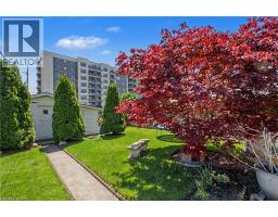 203 MOFFAT Drive - 25