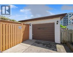 203 MOFFAT Drive - 28