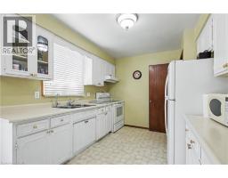 203 MOFFAT Drive - 9