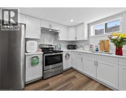 1 SANDRINGHAM Avenue - 32