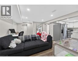 1 SANDRINGHAM Avenue - 33
