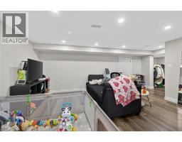 1 SANDRINGHAM Avenue - 35