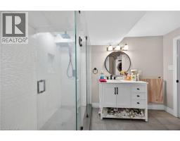 1 SANDRINGHAM Avenue - 38
