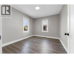 19 LYONS Avenue - 18
