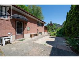 1304 AVON Crescent - 10