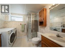 1304 AVON Crescent - 19