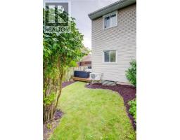 19 HILLBROOK Crescent - 27