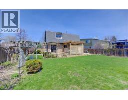 83 MANOR Drive - 40