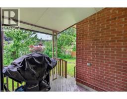 33 KENWOOD Crescent - 34