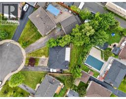 33 KENWOOD Crescent - 39