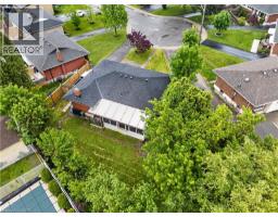 33 KENWOOD Crescent - 40