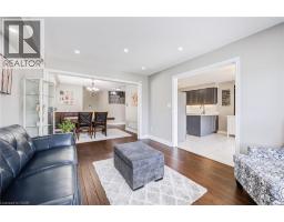 7 BRAMOAK Crescent - 10