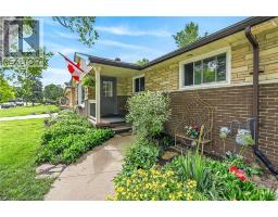 251 MACKENZIE Crescent - 3