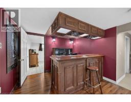 251 MACKENZIE Crescent - 32