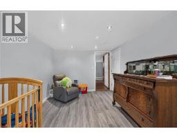 251 MACKENZIE Crescent - 34