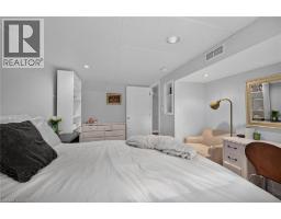251 MACKENZIE Crescent - 36