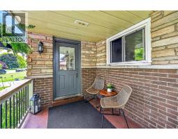 251 MACKENZIE Crescent - 4