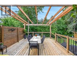 251 MACKENZIE Crescent - 44
