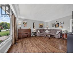 251 MACKENZIE Crescent - 6