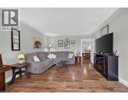 251 MACKENZIE Crescent - 7