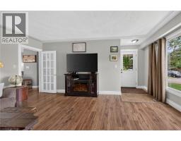 251 MACKENZIE Crescent - 8