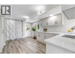 17 FAIRVIEW Crescent - 12