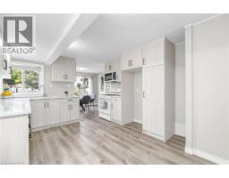 17 FAIRVIEW Crescent - 13