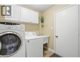 2193 BADER Crescent - 32