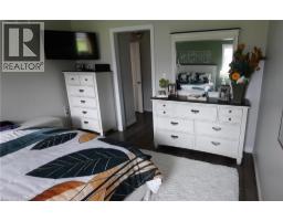 1502 CAEN Avenue - 9