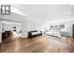 1098 LAKESHORE Road W - 33