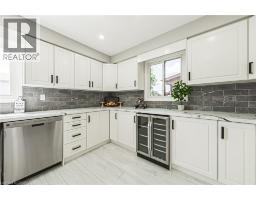 39 PARKWOOD Crescent - 11