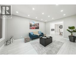 39 PARKWOOD Crescent - 18