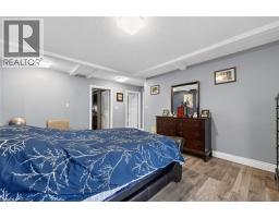 9 WEST Street N - 23