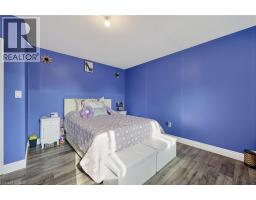 9 WEST Street N - 32