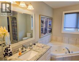 446 S QUEEN Street S - 15