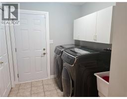 446 S QUEEN Street S - 16