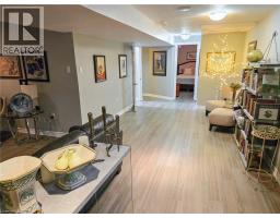 446 S QUEEN Street S - 19