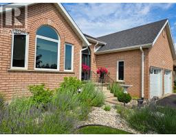 446 S QUEEN Street S - 2
