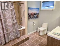 446 S QUEEN Street S - 22