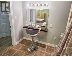 446 S QUEEN Street S - 23