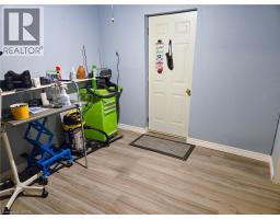 446 S QUEEN Street S - 25