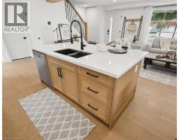 257 LAURENTIAN Drive - 15