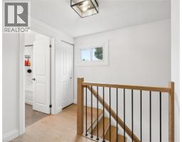 257 LAURENTIAN Drive - 23
