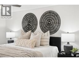 257 LAURENTIAN Drive - 25