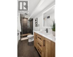 257 LAURENTIAN Drive - 34